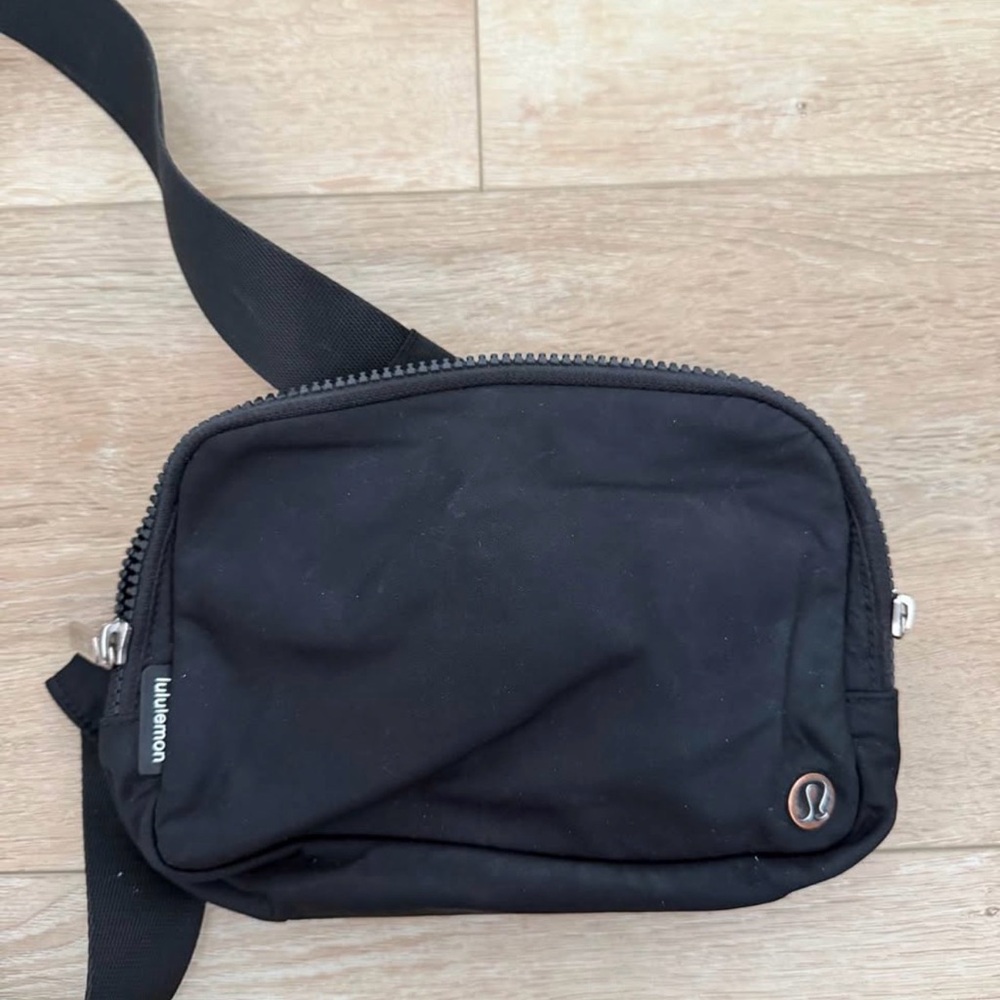 lululemon athletica Black 1.5L Belt Bag